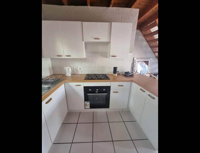 1 BEDROOM APARTMENT FOR SALE IN CONSTANTIA KLOOF